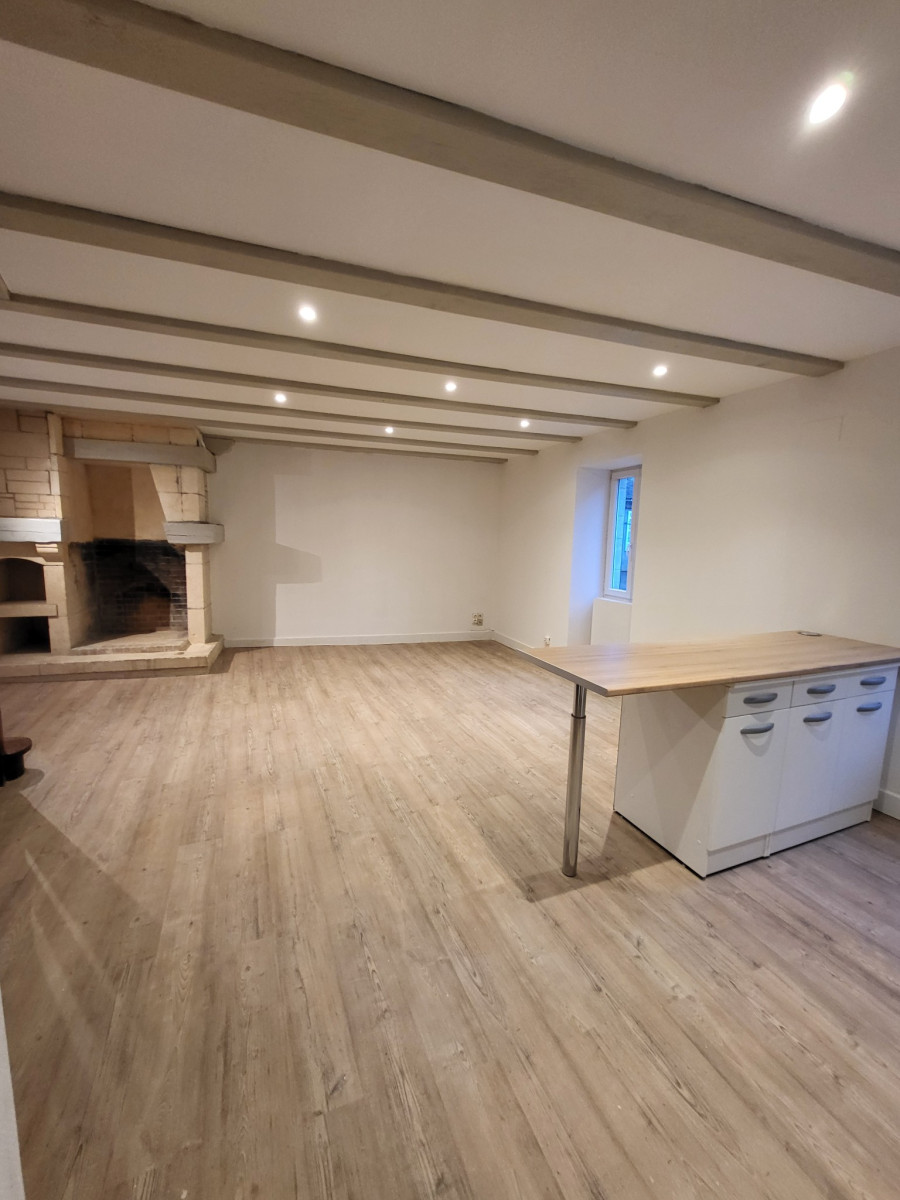 
                                                Location
                                                 Appartement T3 60.18m² à Montignac-Lascaux