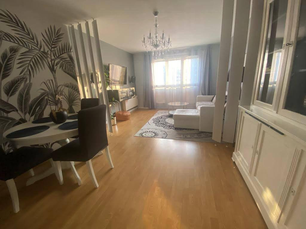 
                                                Location
                                                 Appartement T3 74m² - Parking