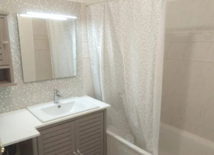 
                                                Location
                                                 Appartement T3 75m² à Bordeaux