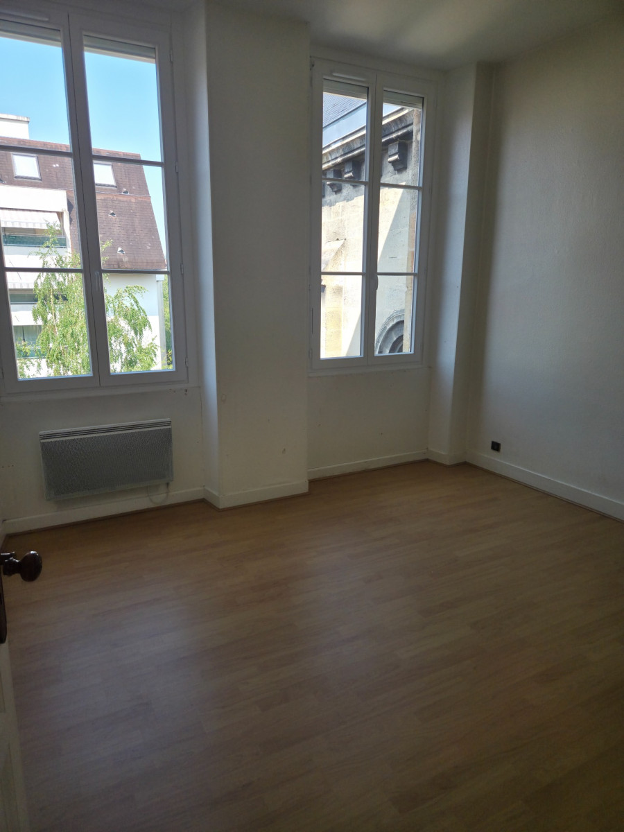 
                                                Location
                                                 Appartement T3 83m² à Bordeaux