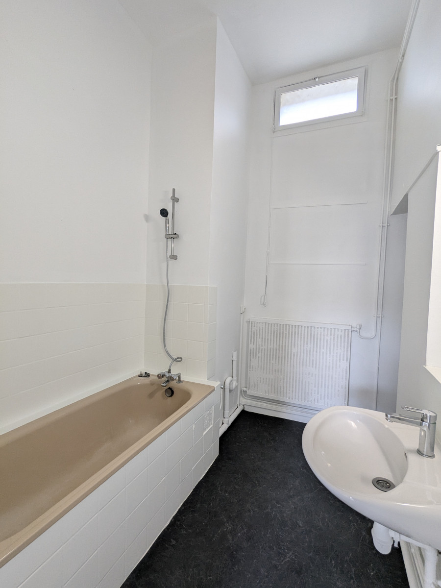 
                                                Location
                                                 Appartement T3 à Chartrons