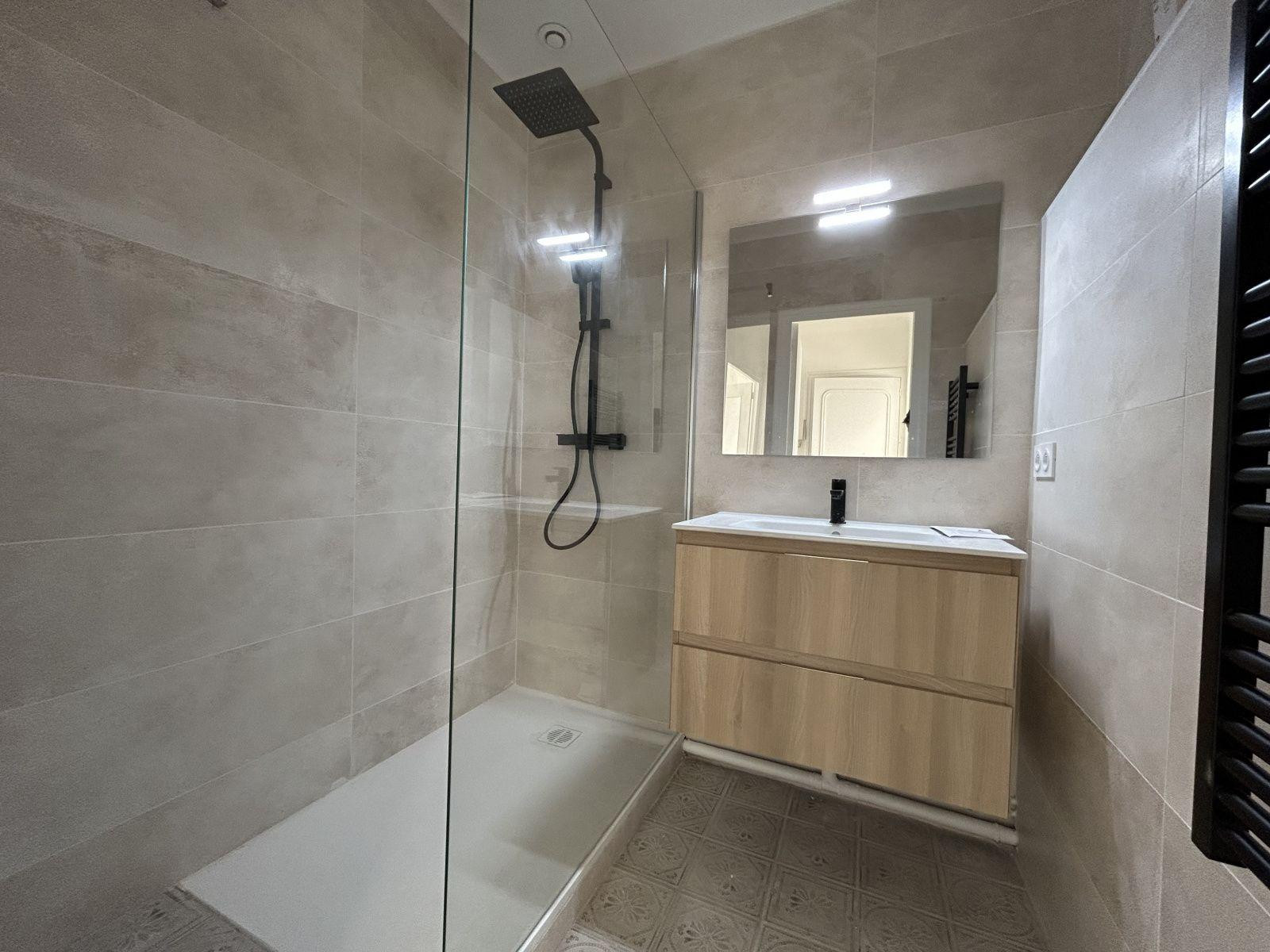 
                                                Location
                                                 Appartement T3 à louer