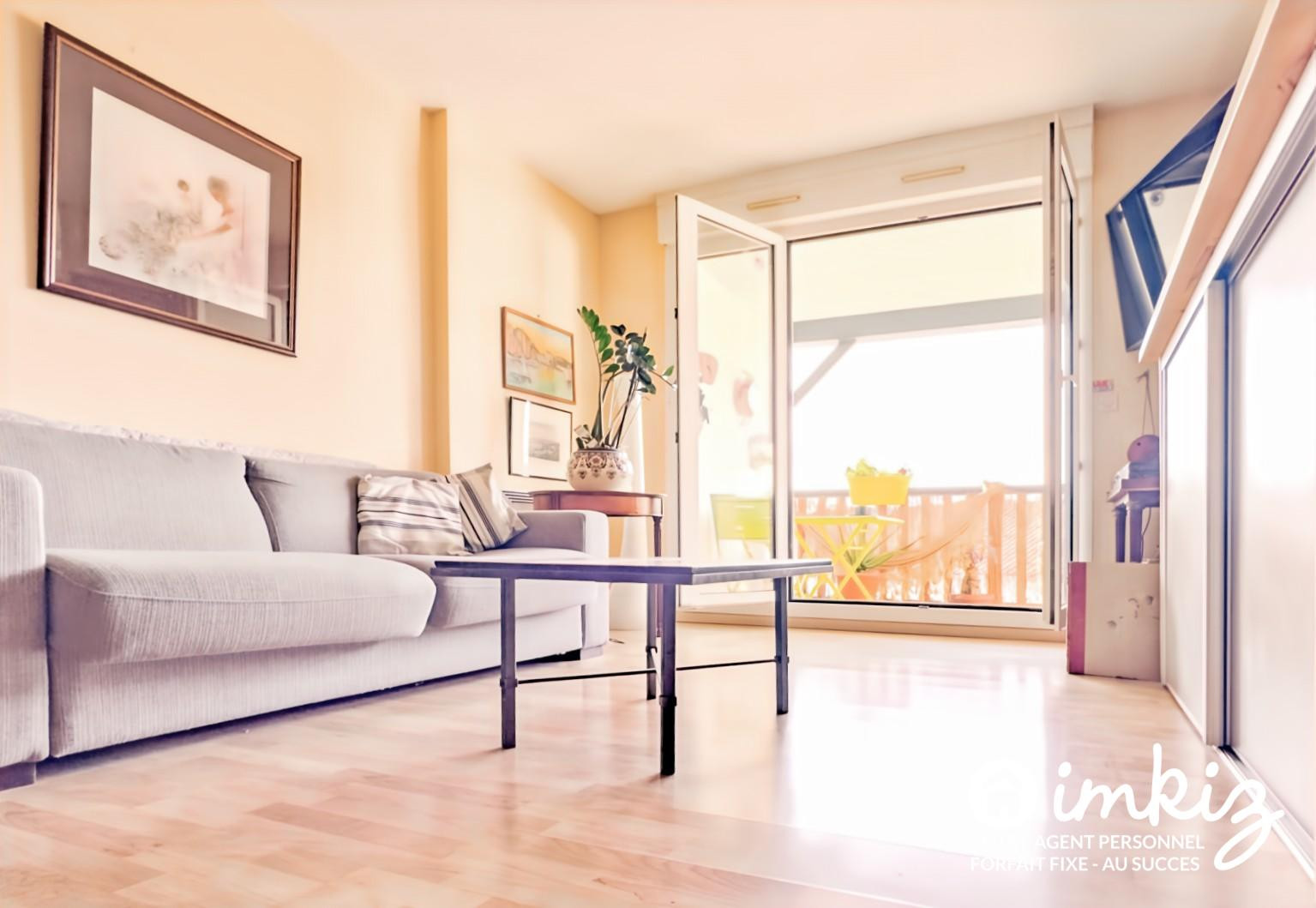 
                                                Vente
                                                 Appartement T3 au calme  bourg hors surtourisme