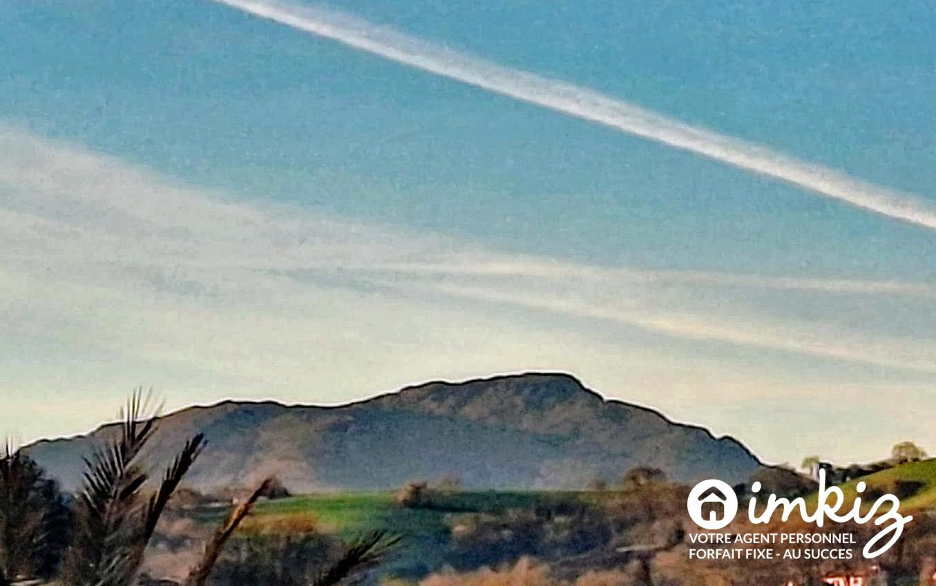 
                                                Vente
                                                 Appartement T3 au calme  bourg hors surtourisme