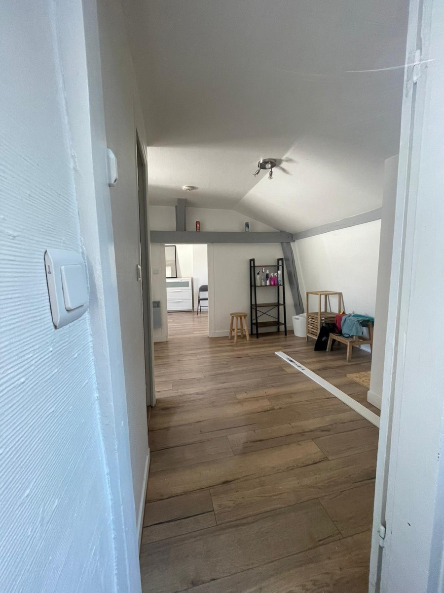 
                                                Location
                                                 Appartement T3 au cœur des rues commerçantes