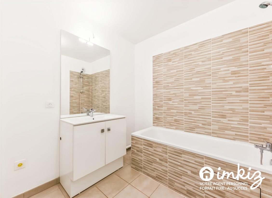 
                                                Vente
                                                 Appartement T3 avec balcon et place de parking