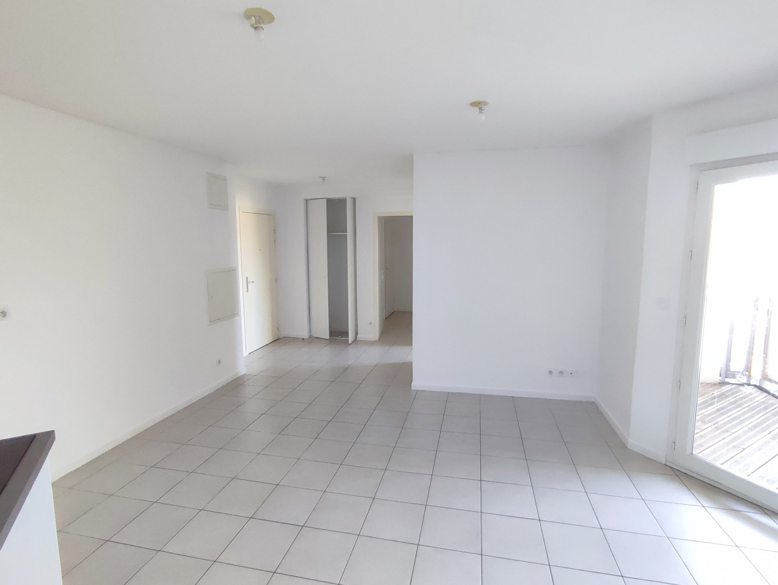 
                                                Vente
                                                 Appartement T3 avec balcon loggia et deux parkings
