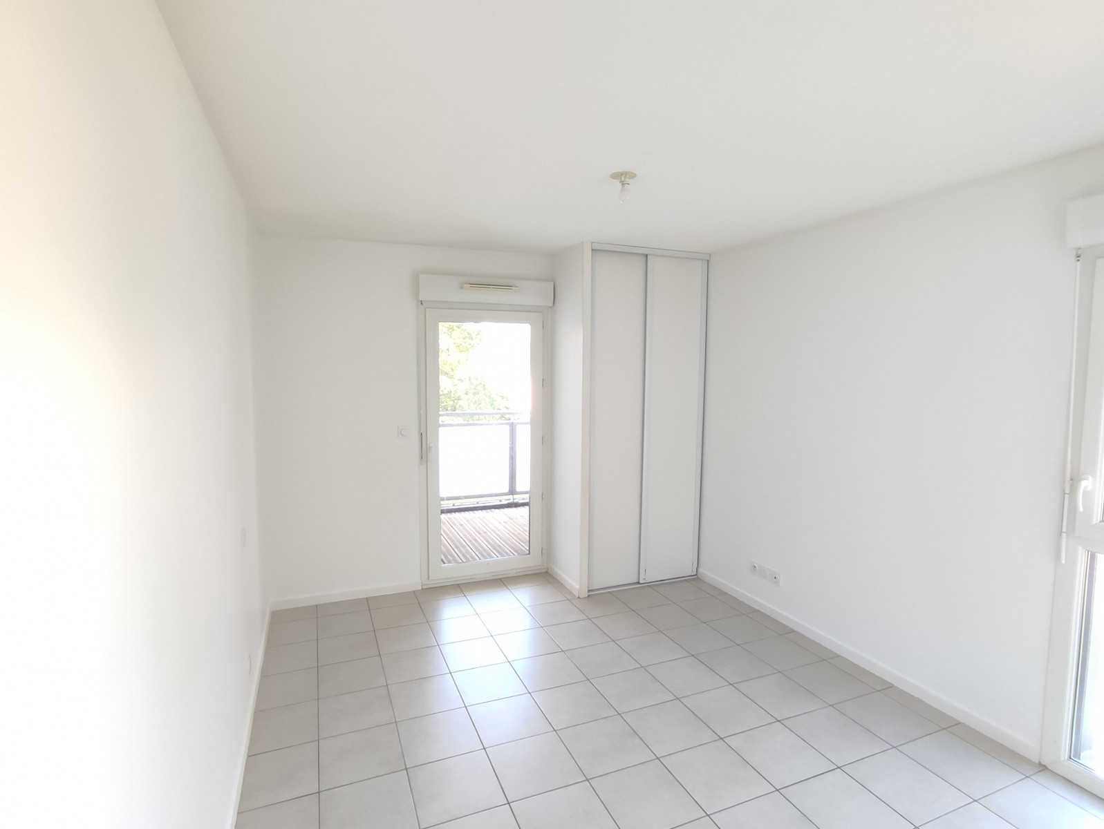 
                                                Vente
                                                 Appartement T3 avec balcon loggia et deux parkings