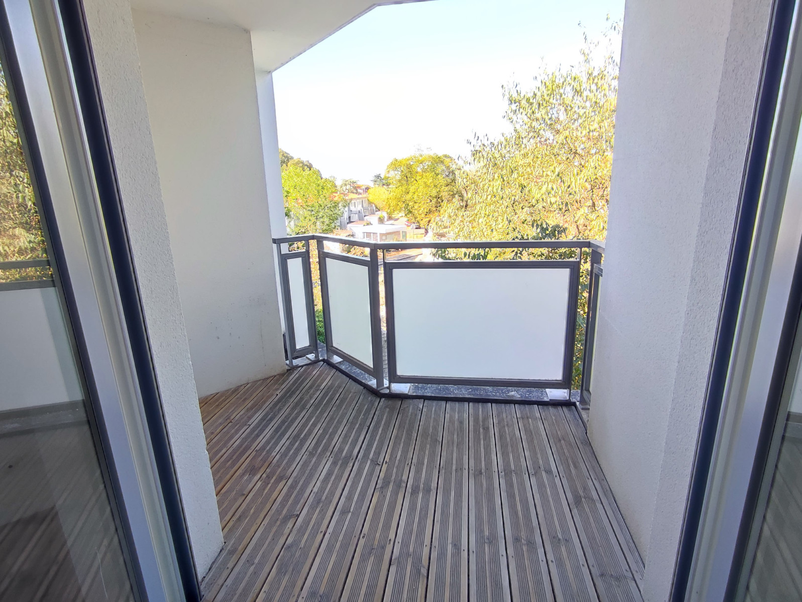 
                                                Vente
                                                 Appartement T3 avec balcon loggia et deux parkings