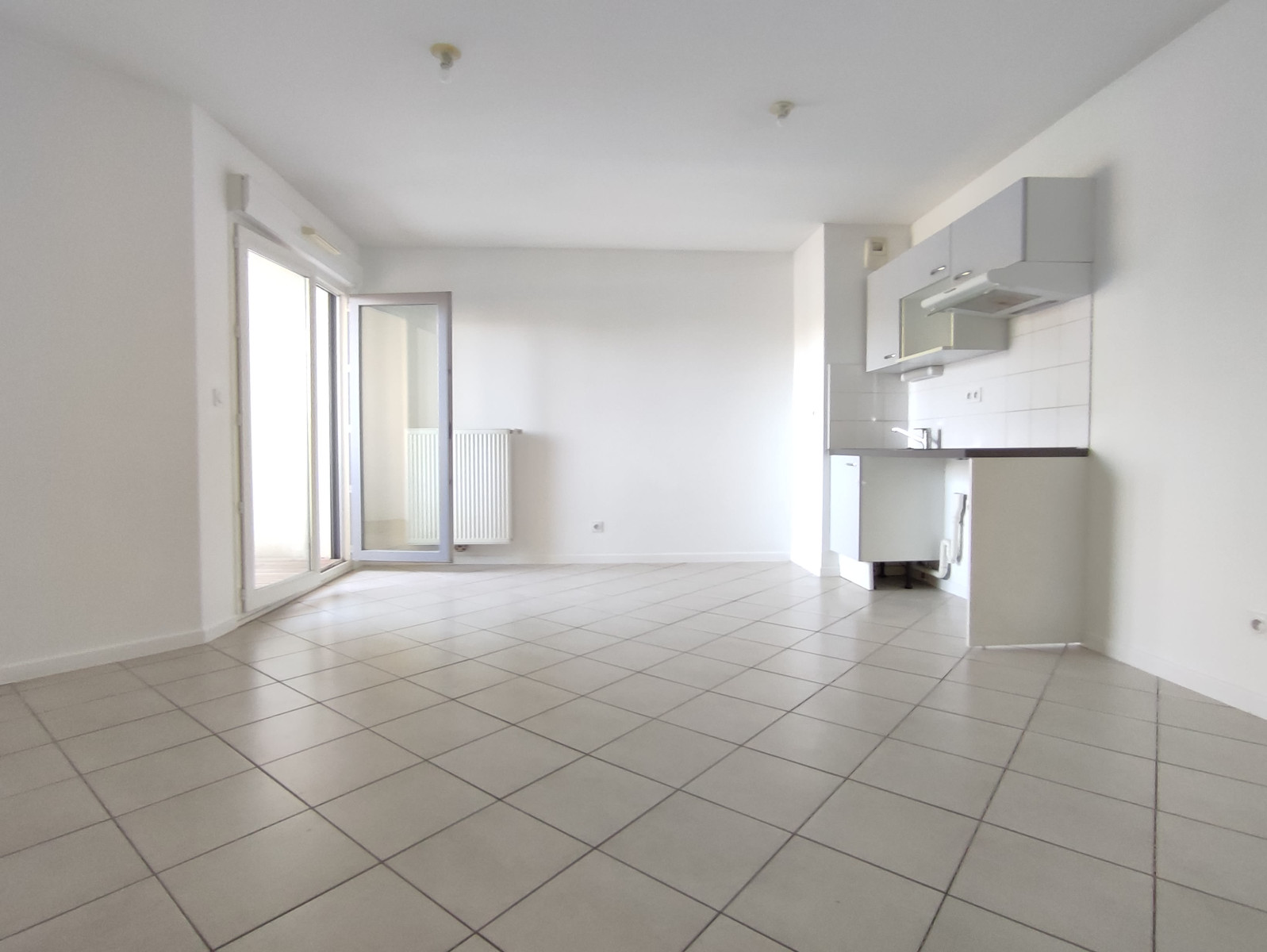 
                                                Vente
                                                 Appartement T3 avec balcon loggia et deux parkings