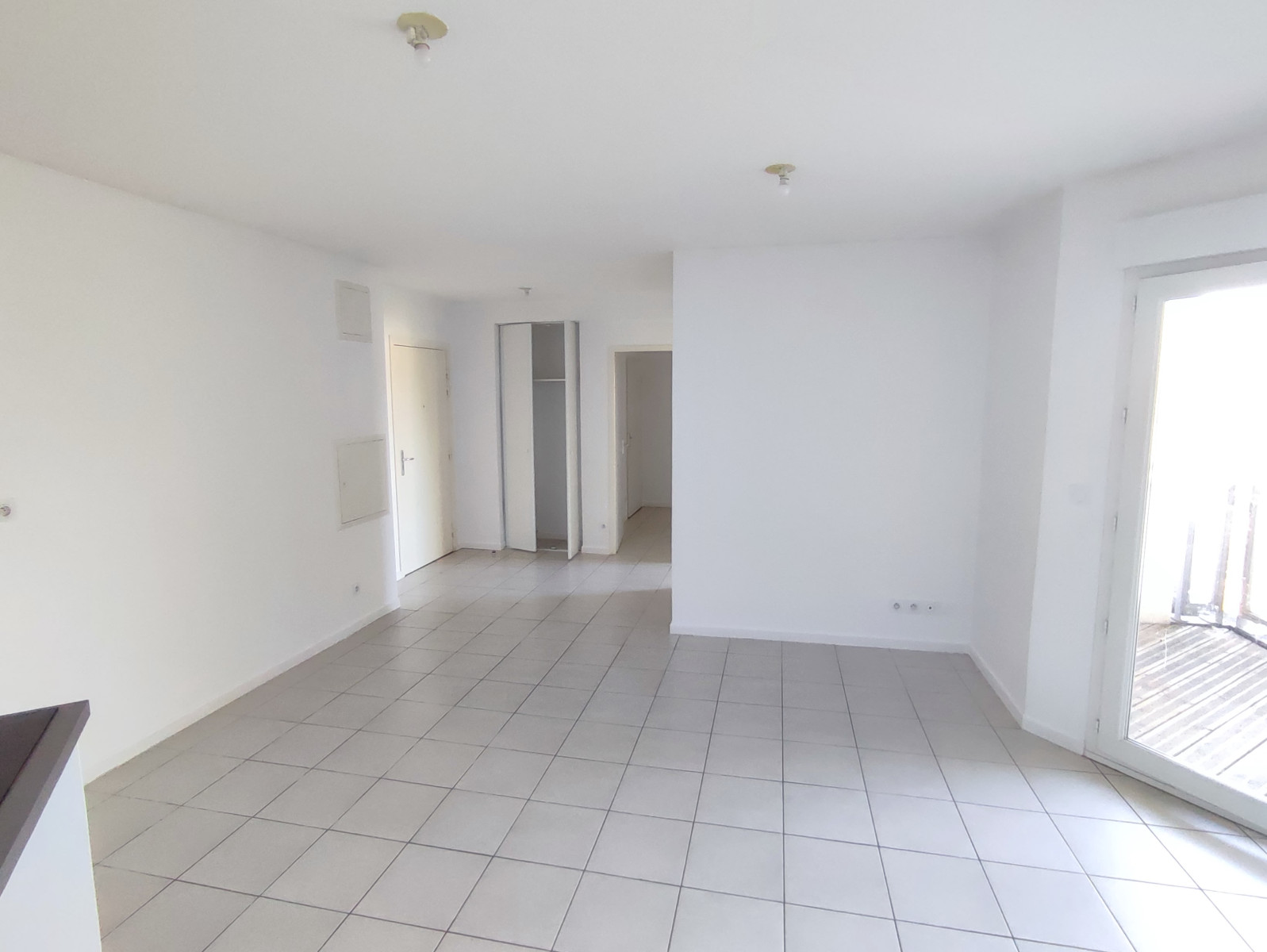 
                                                Vente
                                                 Appartement T3 avec balcon loggia et deux parkings