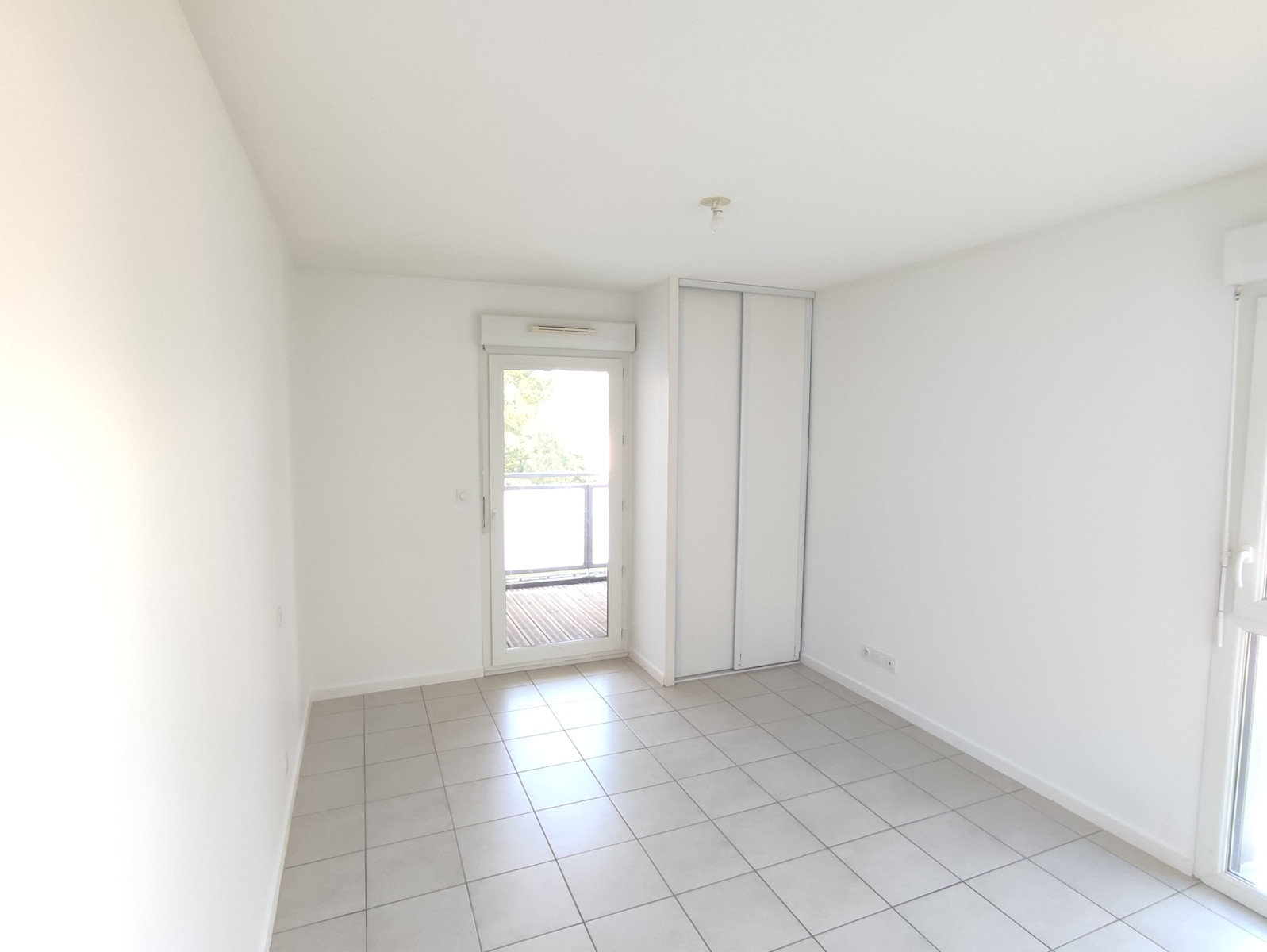 
                                                Vente
                                                 Appartement T3 avec balcon loggia et deux parkings