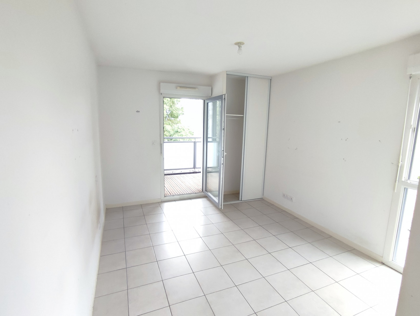 
                                                Vente
                                                 T3 avec balcon loggia et deux parkings