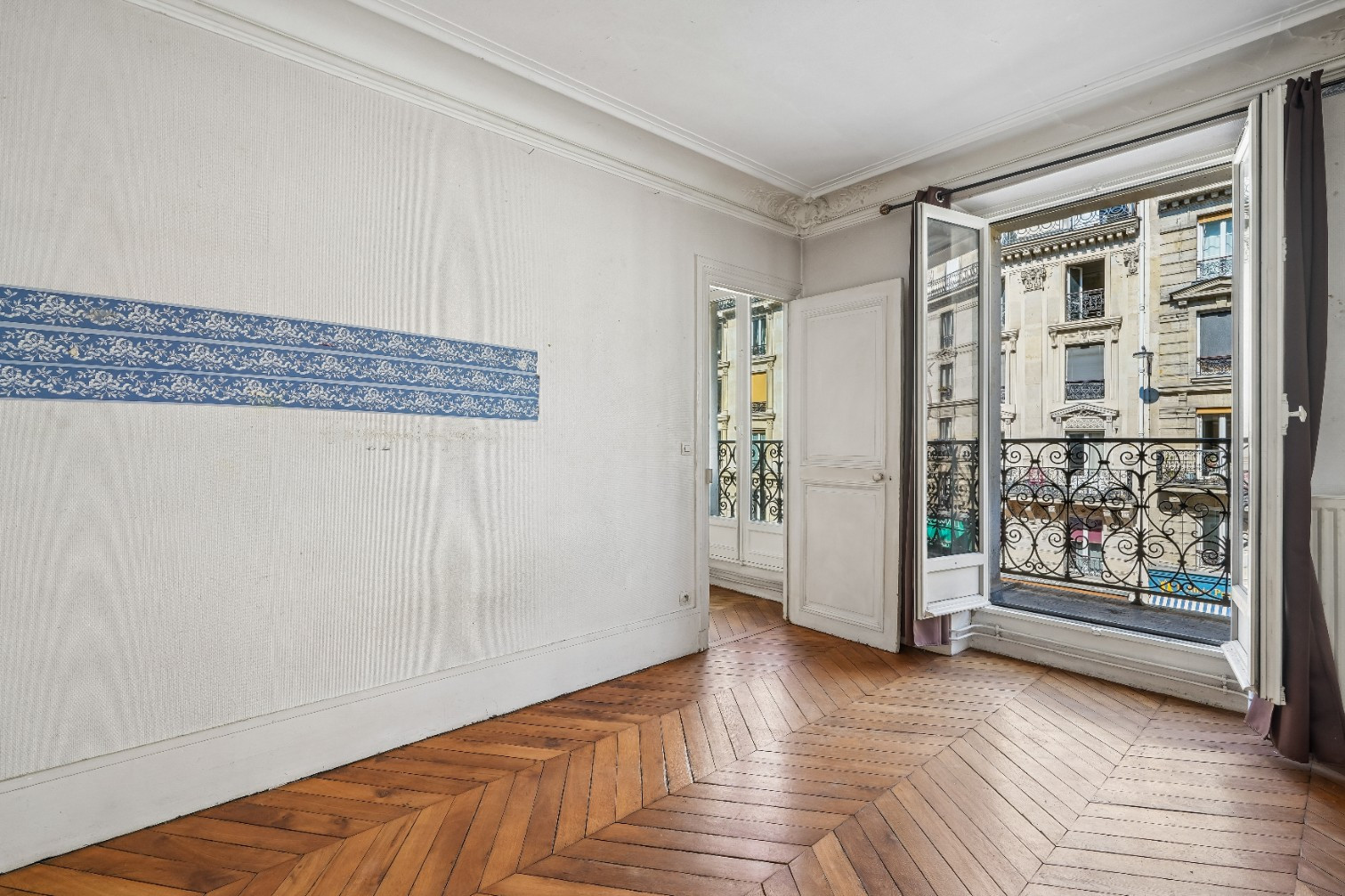 
                                                Vente
                                                 Appartement T3 avec balcon - Paris 5e