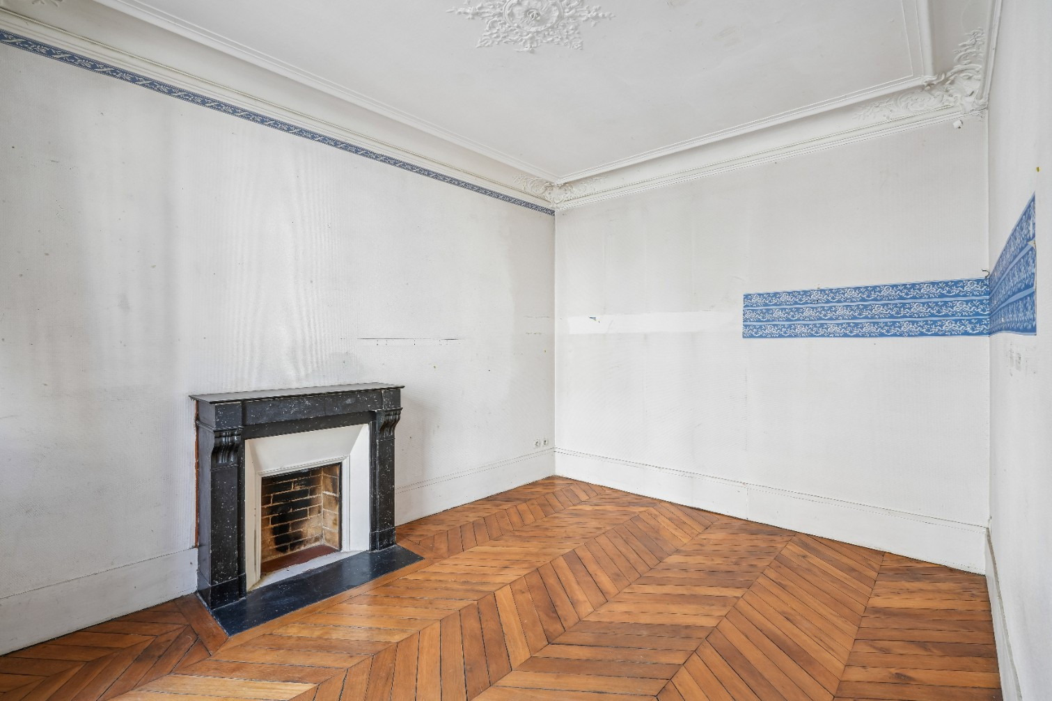 
                                                Vente
                                                 Appartement T3 avec balcon - Paris 5e