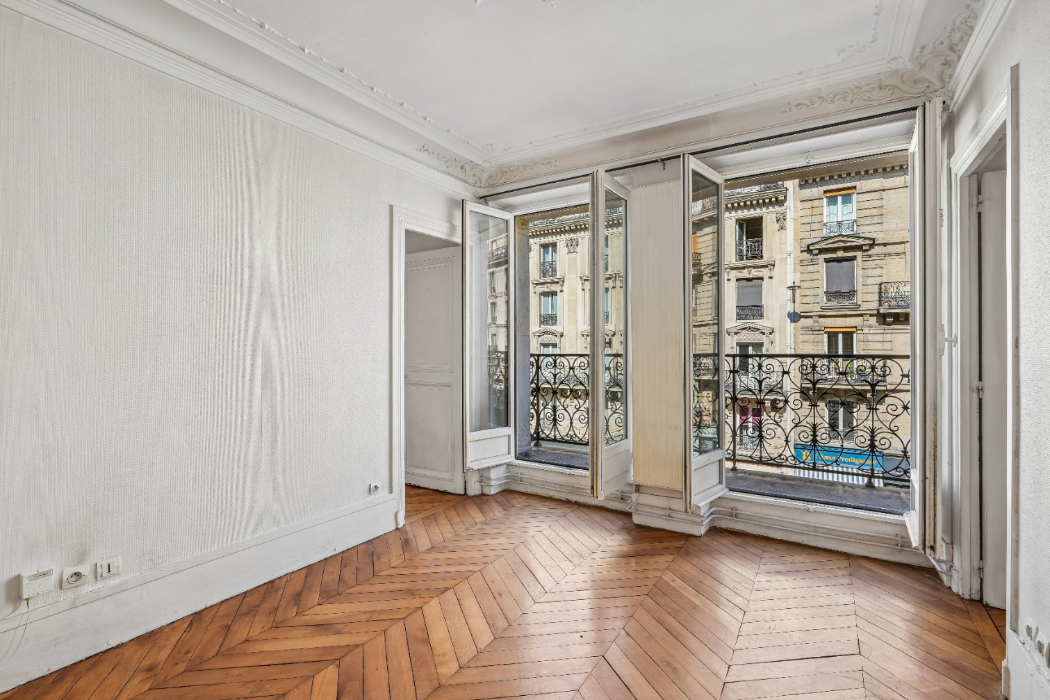 
                                                Vente
                                                 Appartement T3 avec balcon - Paris 5e