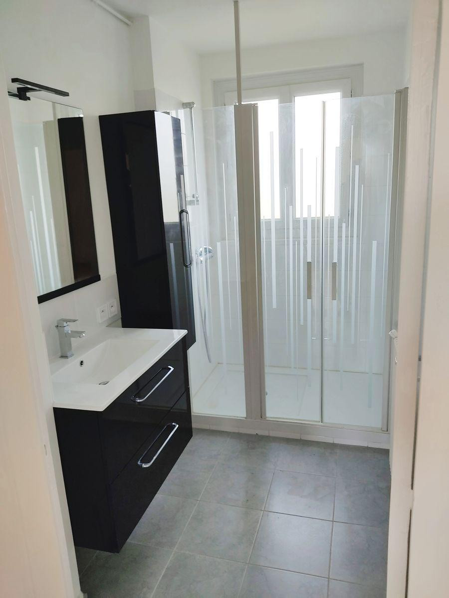 
                                                Location
                                                 Appartement T3 avec garage