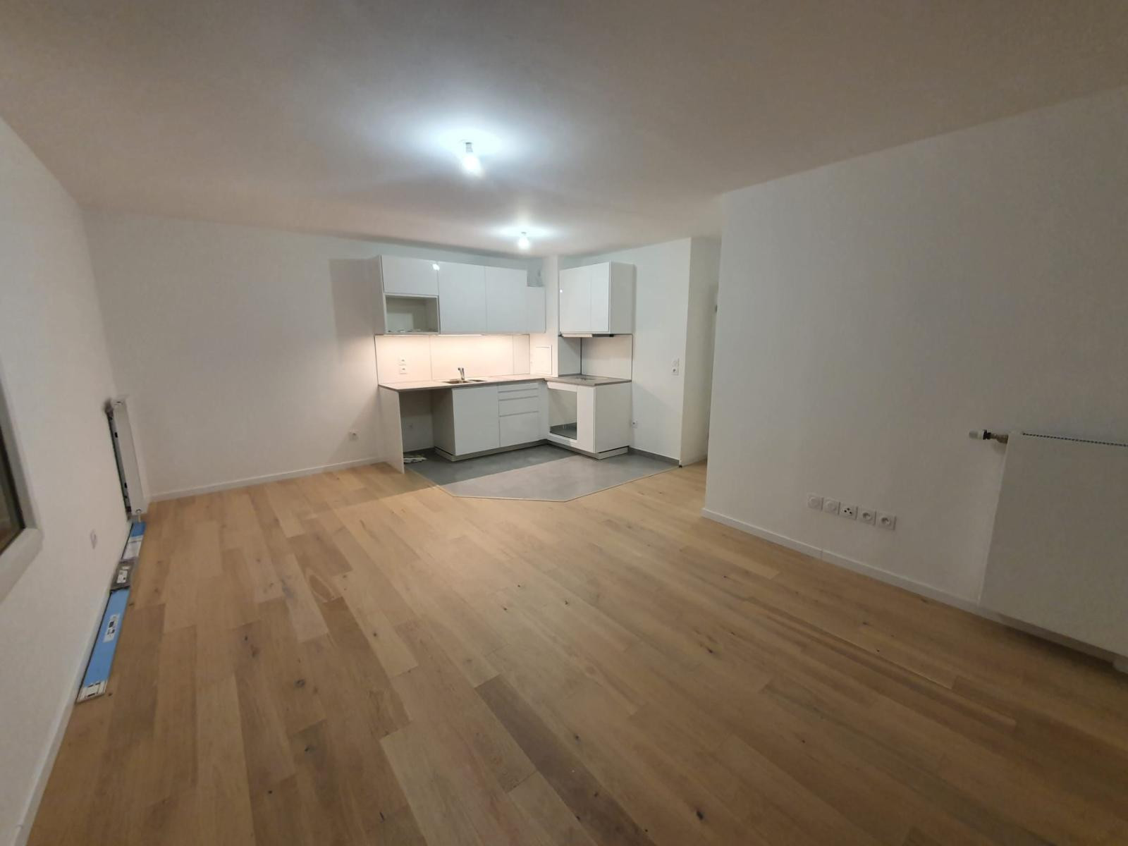 
                                                Location
                                                 Appartement T3 avec loggia de 9m2 arrêt T10 NOVEOS