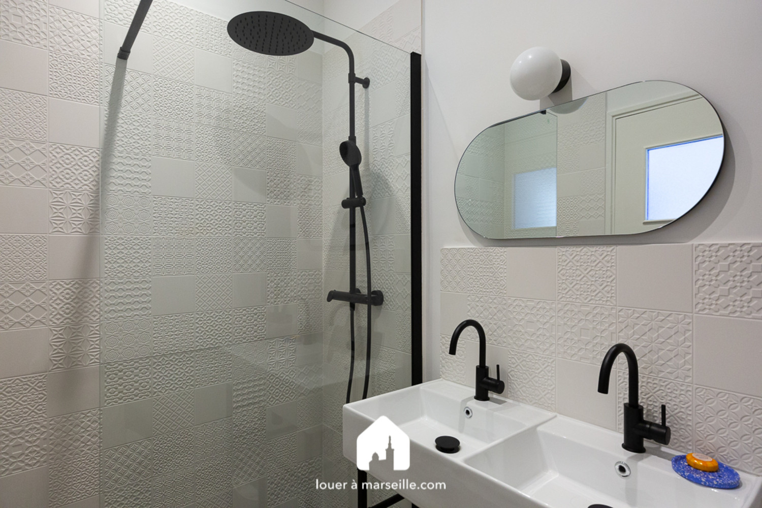 
                                                Location
                                                 Appartement T3 avec vue imprenable Vieux-Port