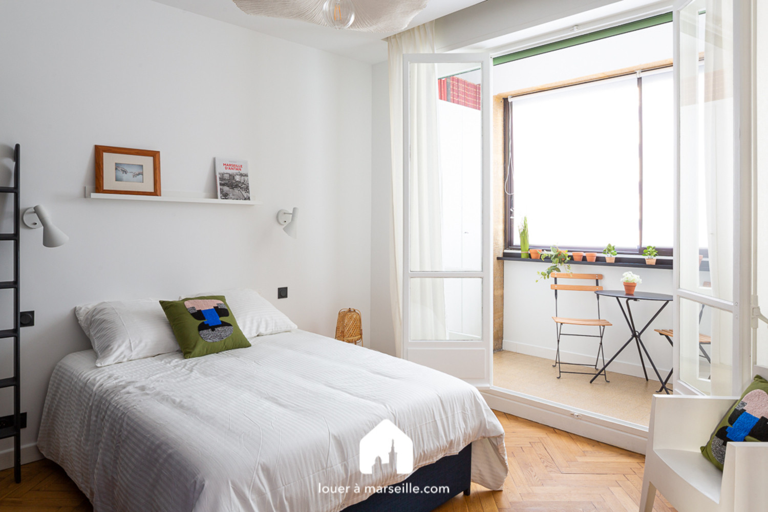 
                                                Location
                                                 Appartement T3 avec vue imprenable Vieux-Port