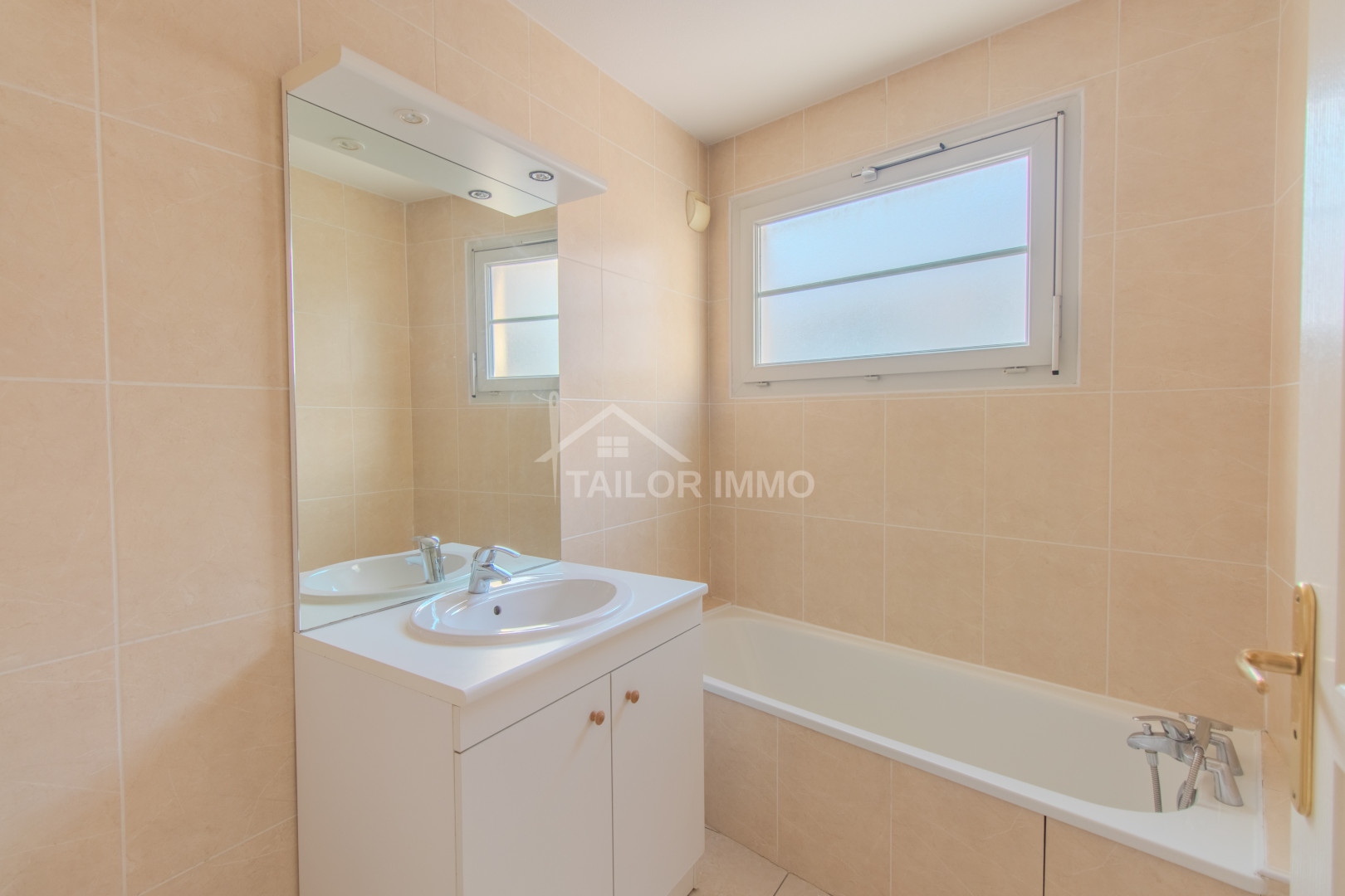 
                                                Vente
                                                 Appartement T3 - Balcon & Garage