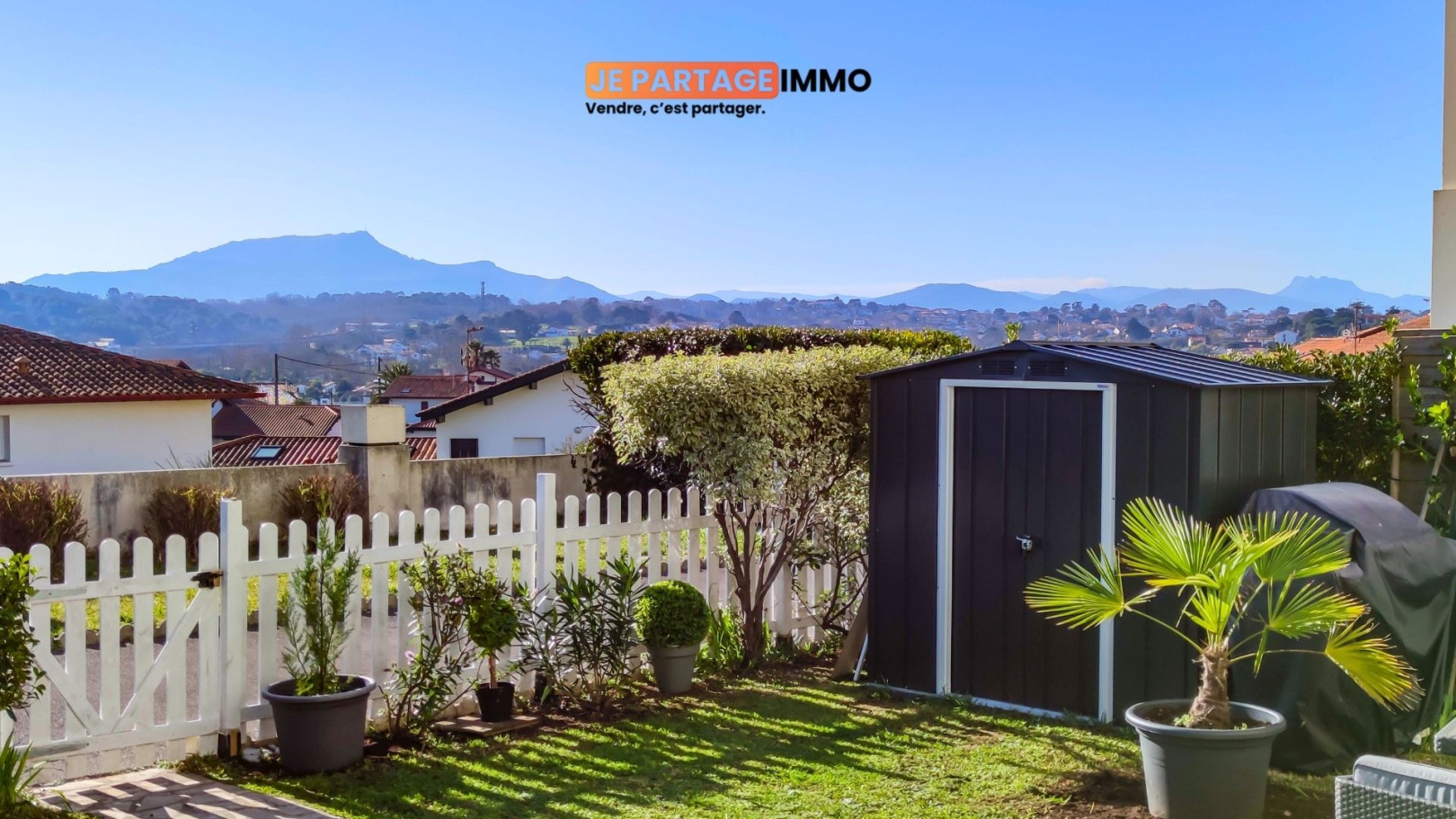 
                                                Vente
                                                 Appartement T3 Bidart centre, 3eme ligne océan, inspiration loft avec jardin et vue Pyrénées