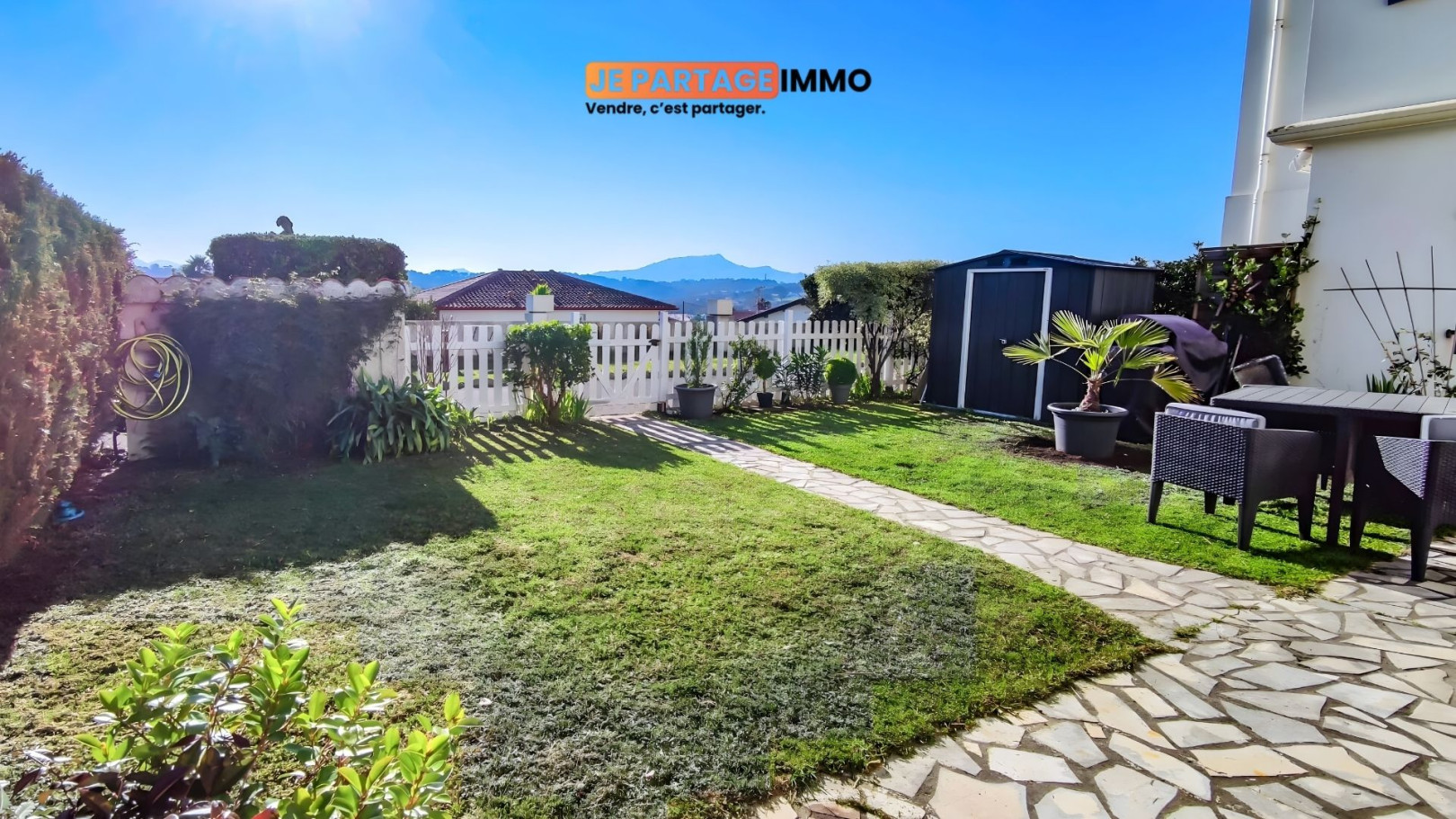 
                                                Vente
                                                 Appartement T3 Bidart centre, 3eme ligne océan, inspiration loft avec jardin et vue Pyrénées