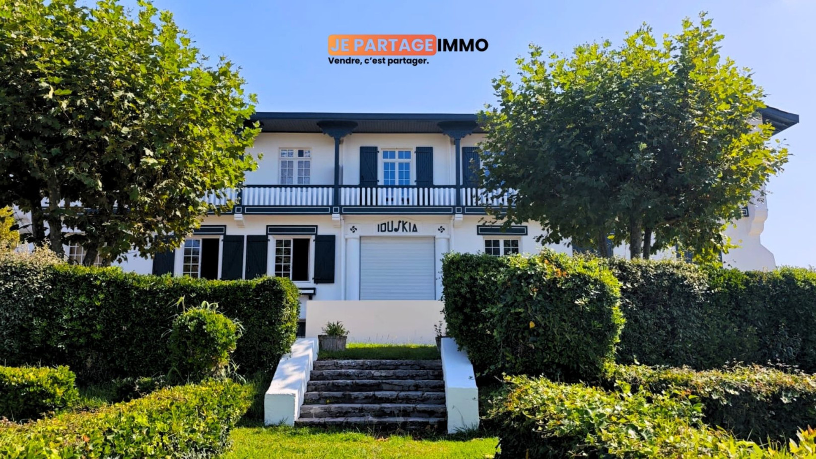 
                                                Vente
                                                 Appartement T3 Bidart centre, 3eme ligne océan, inspiration loft avec jardin et vue Pyrénées