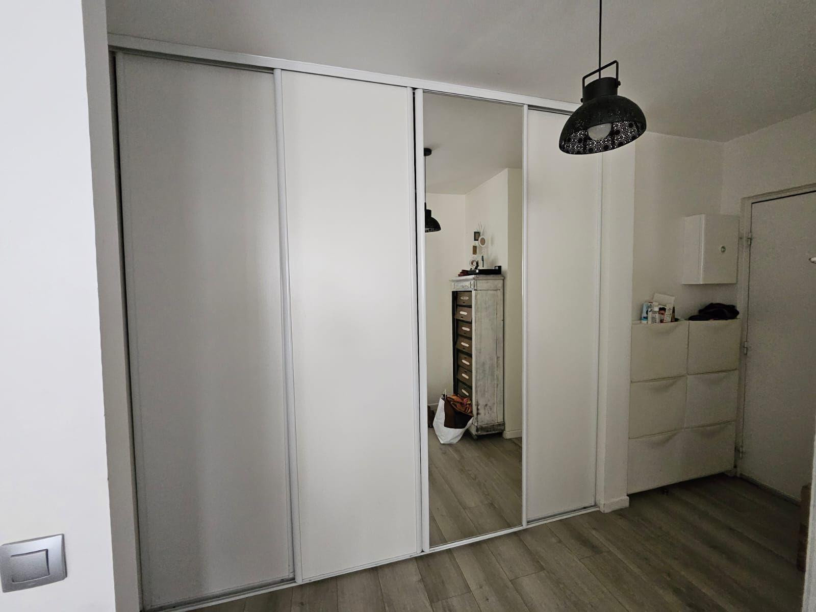 
                                                Location
                                                 Appartement T3+box proche de toutes commodités