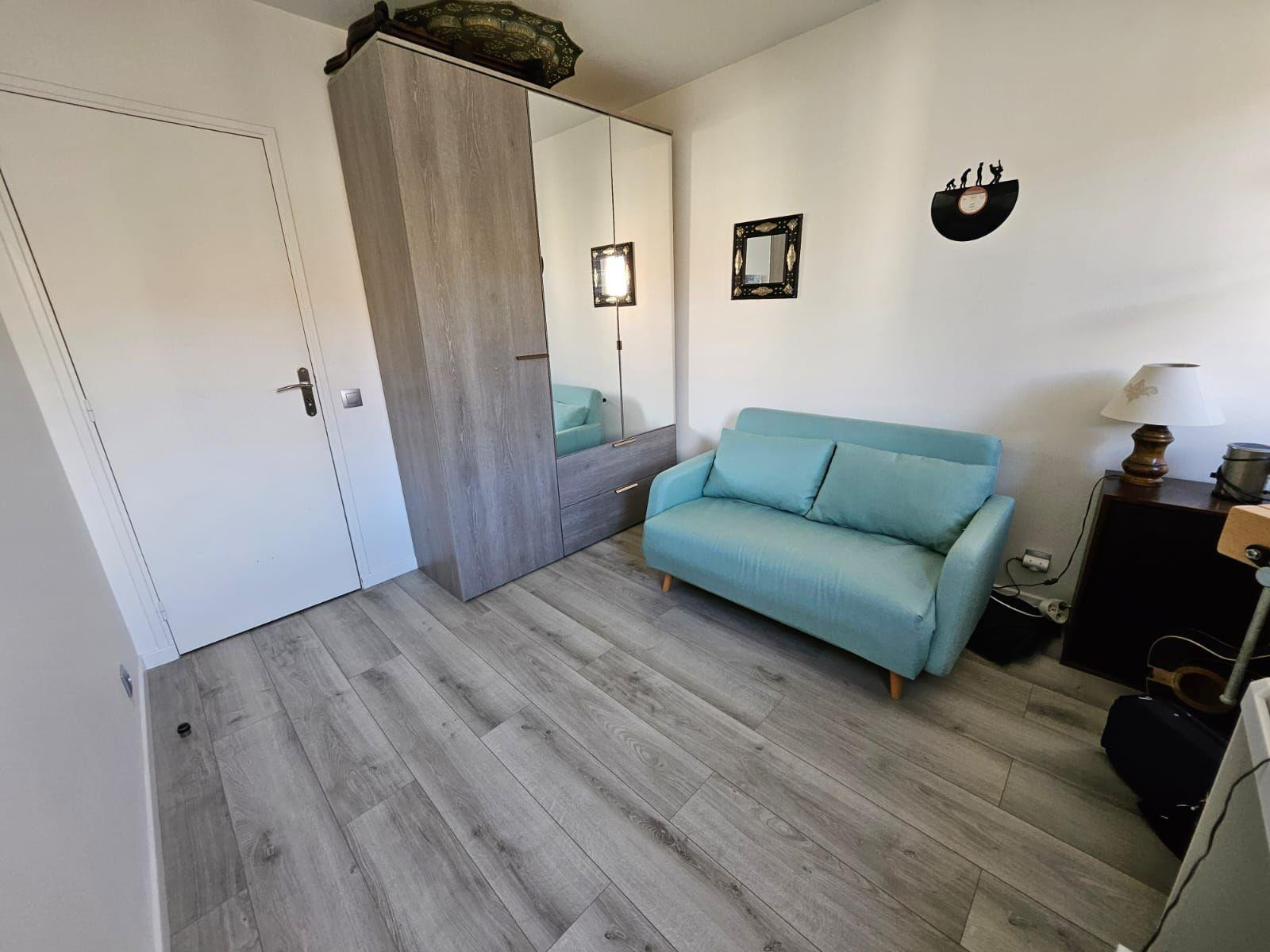 
                                                Location
                                                 Appartement T3+box proche de toutes commodités