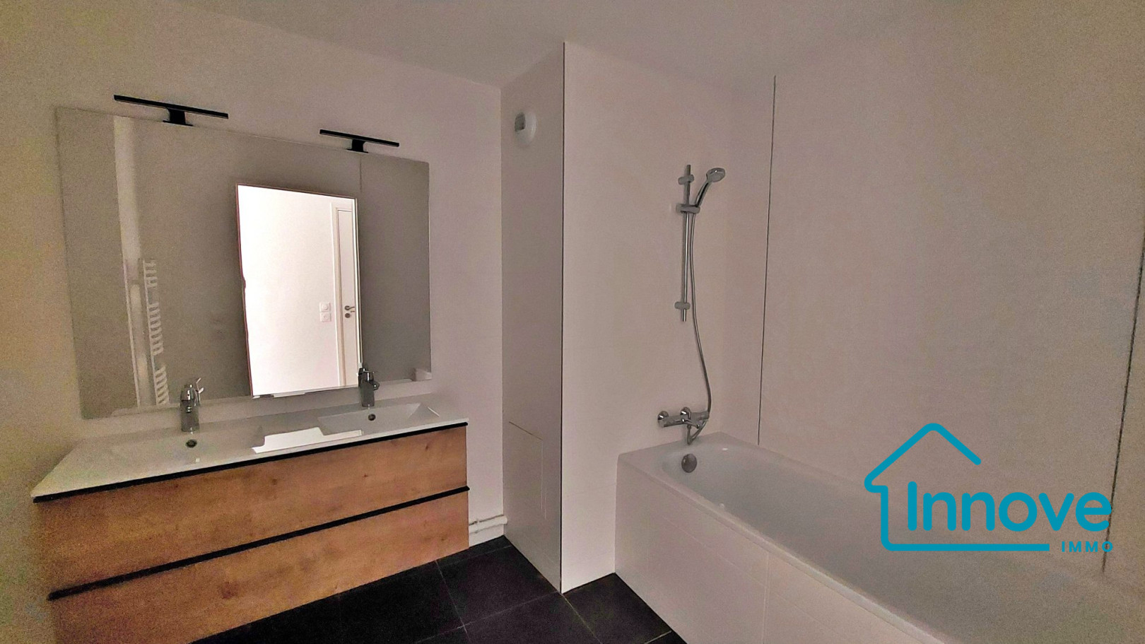 
                                                Vente
                                                 APPARTEMENT T3 - CENTRE VILLE CHARTRES