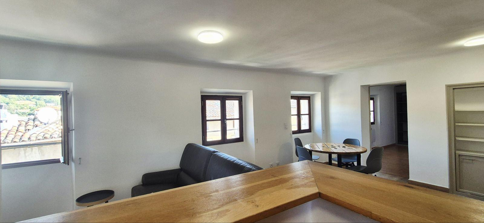 
                                                Location
                                                 Appartement T3 climatisé