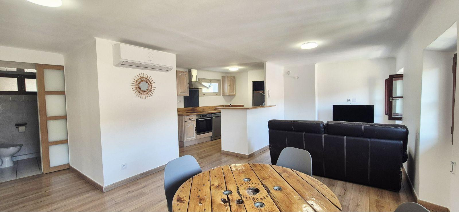 
                                                Location
                                                 Appartement T3 climatisé