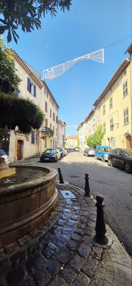 
                                                Location
                                                 Appartement T3 climatisé