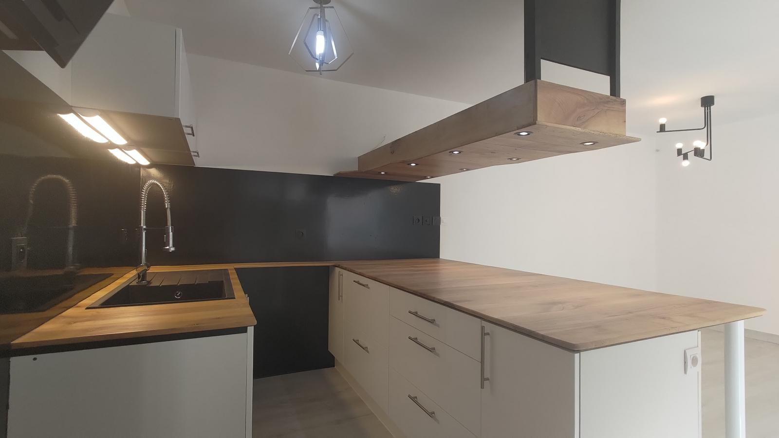 
                                                Location
                                                 Appartement T3 climatisé haut de gamme 71 m² –