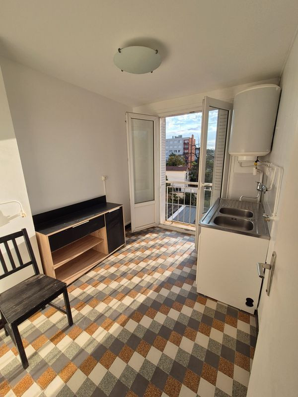 
                                                Location
                                                 Appartement T3 de 54 m² + Balcon + Cave, Rue Léon