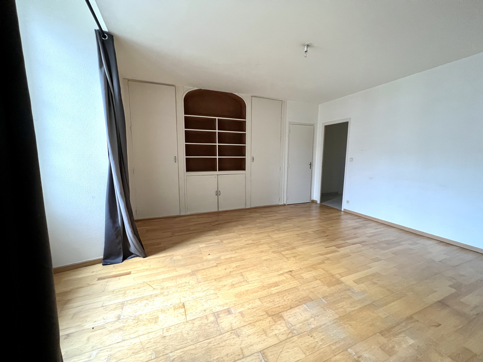 
                                                Vente
                                                 Appartement T3 de caractère – 99,67 m² – Hyper-centre Angers