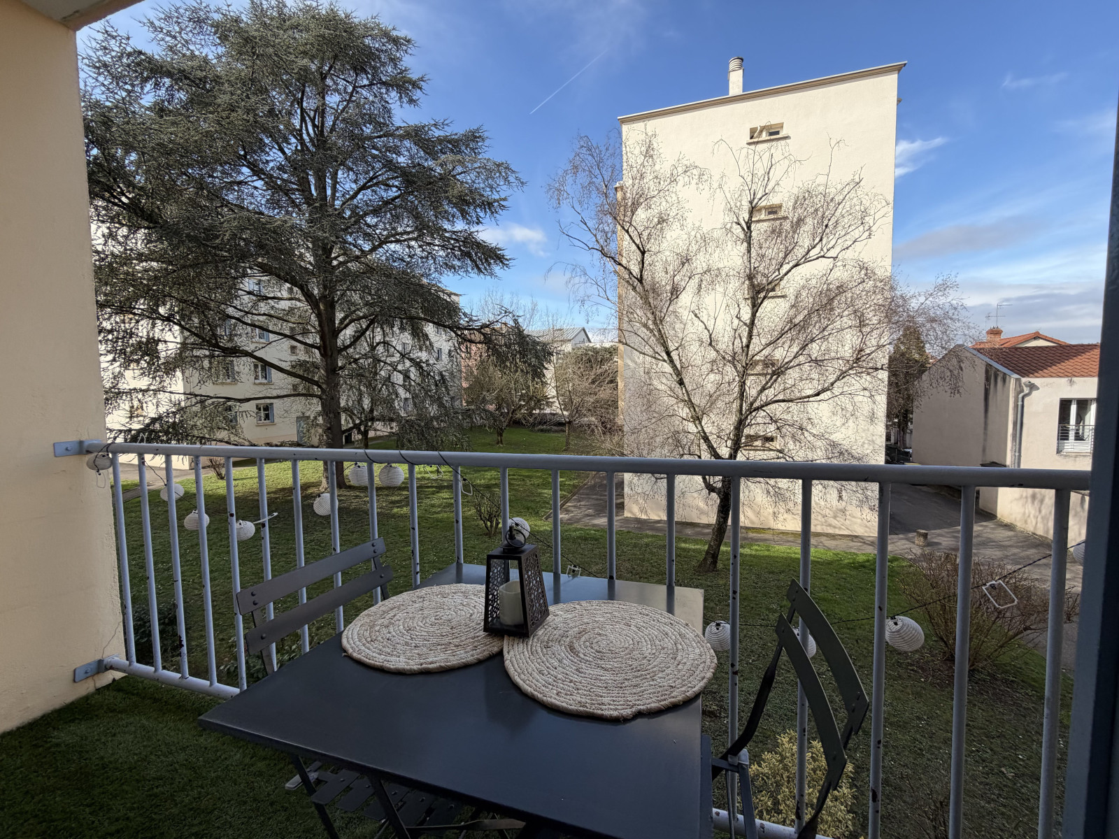 
                                                Vente
                                                 Appartement T3 en hyper centre d'Oullins