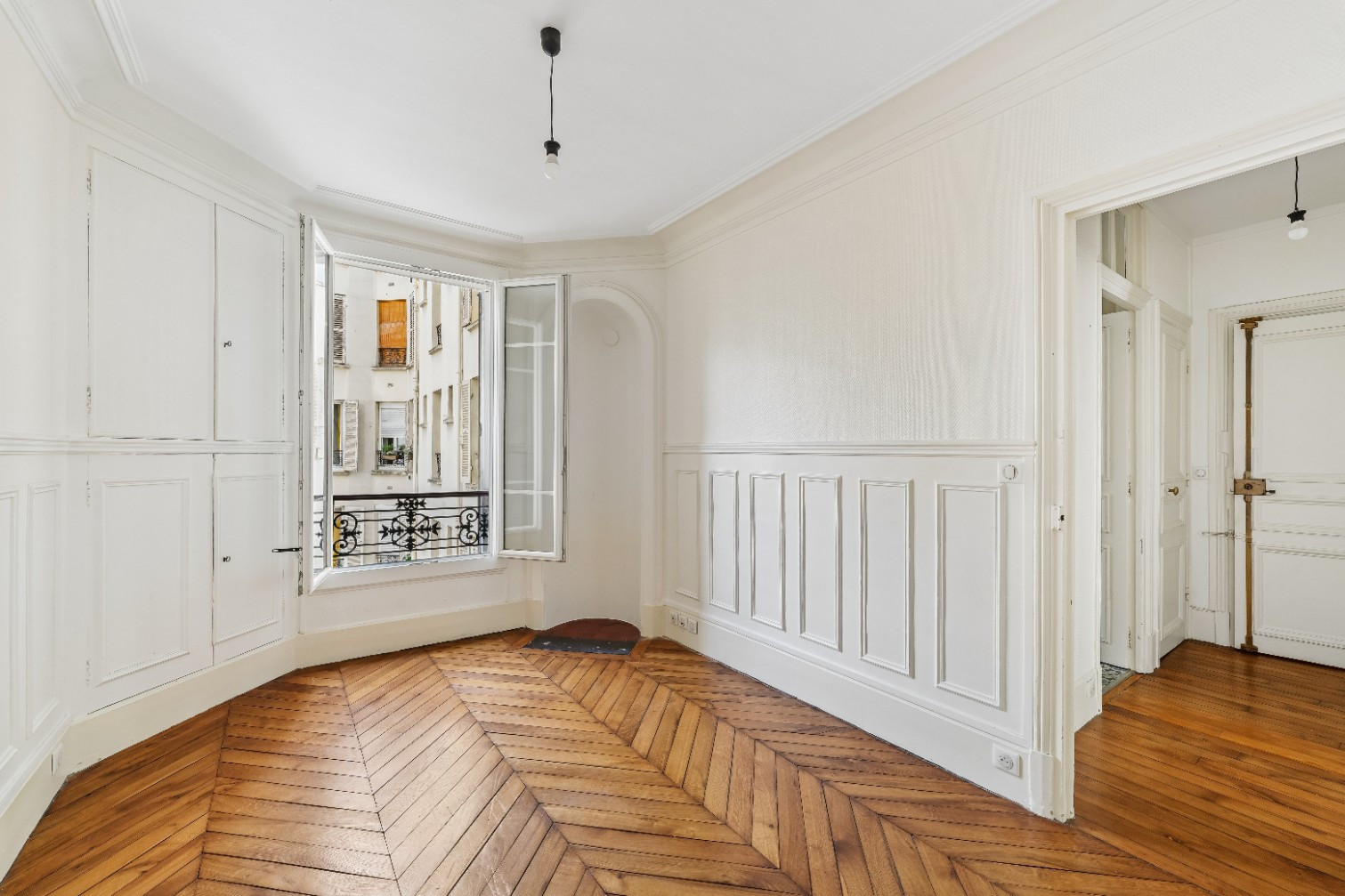 
                                                Vente
                                                 Appartement T3 - Levallois - 34 Rivay