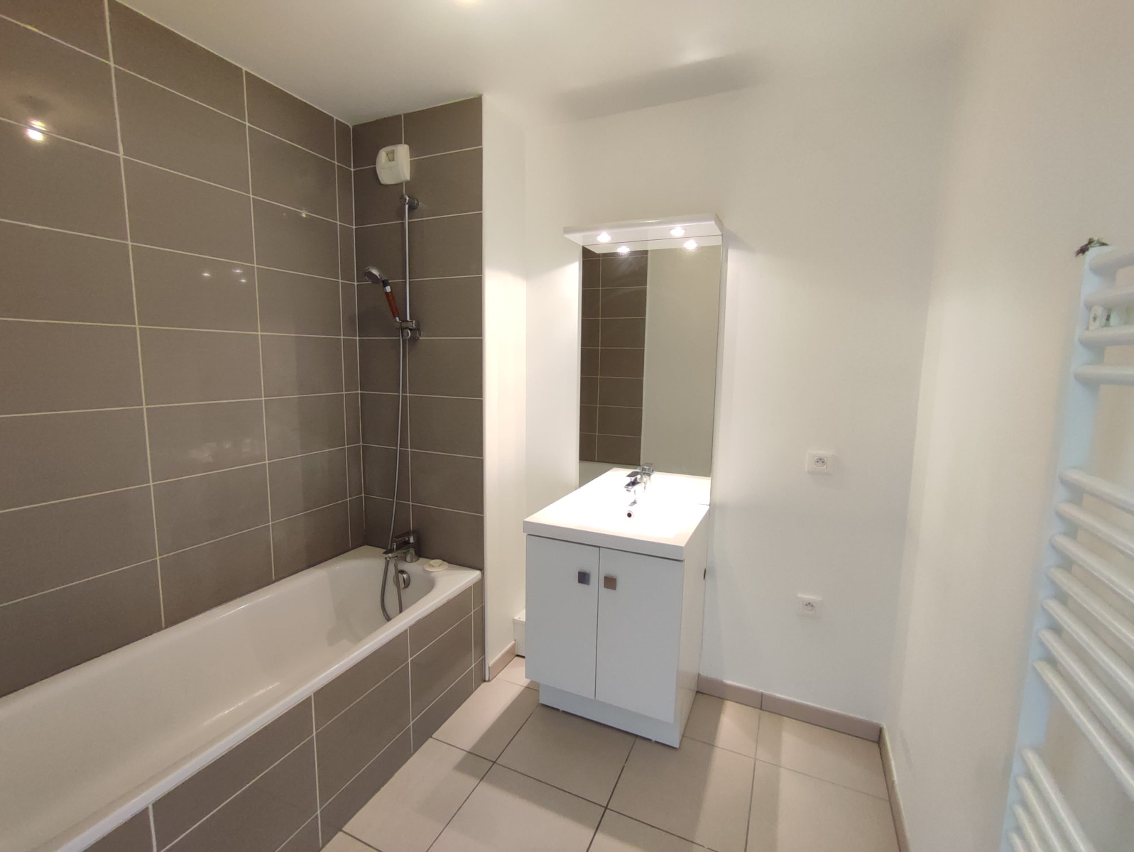 
                                                Vente
                                                 Appartement T3 Libre à Bègles