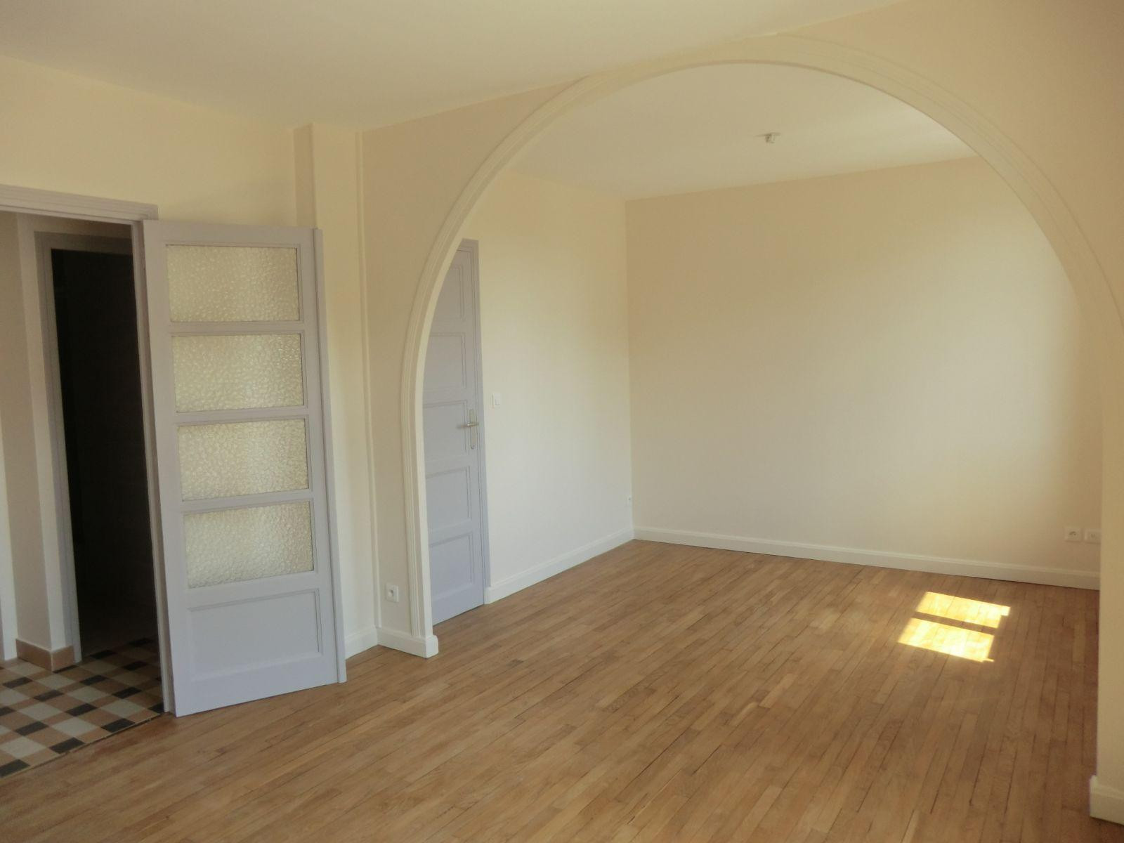 
                                                Location
                                                 Appartement T3 lumineux avec vue dégagée