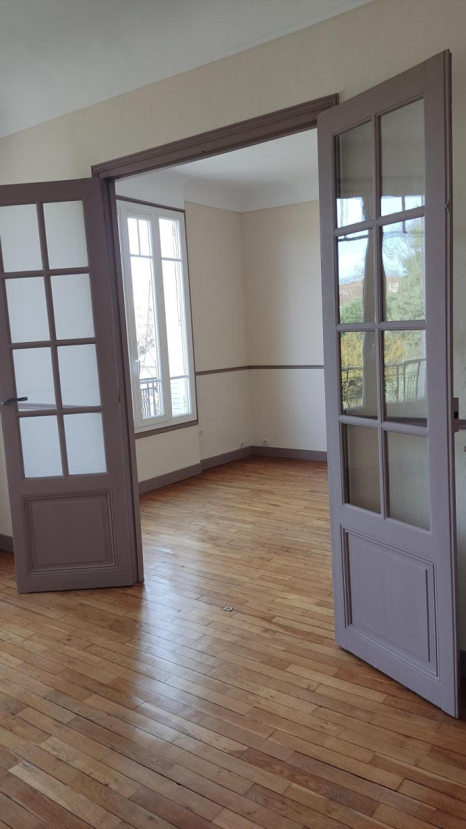 
                                                Location
                                                 Appartement T3, lumineux et charmant.