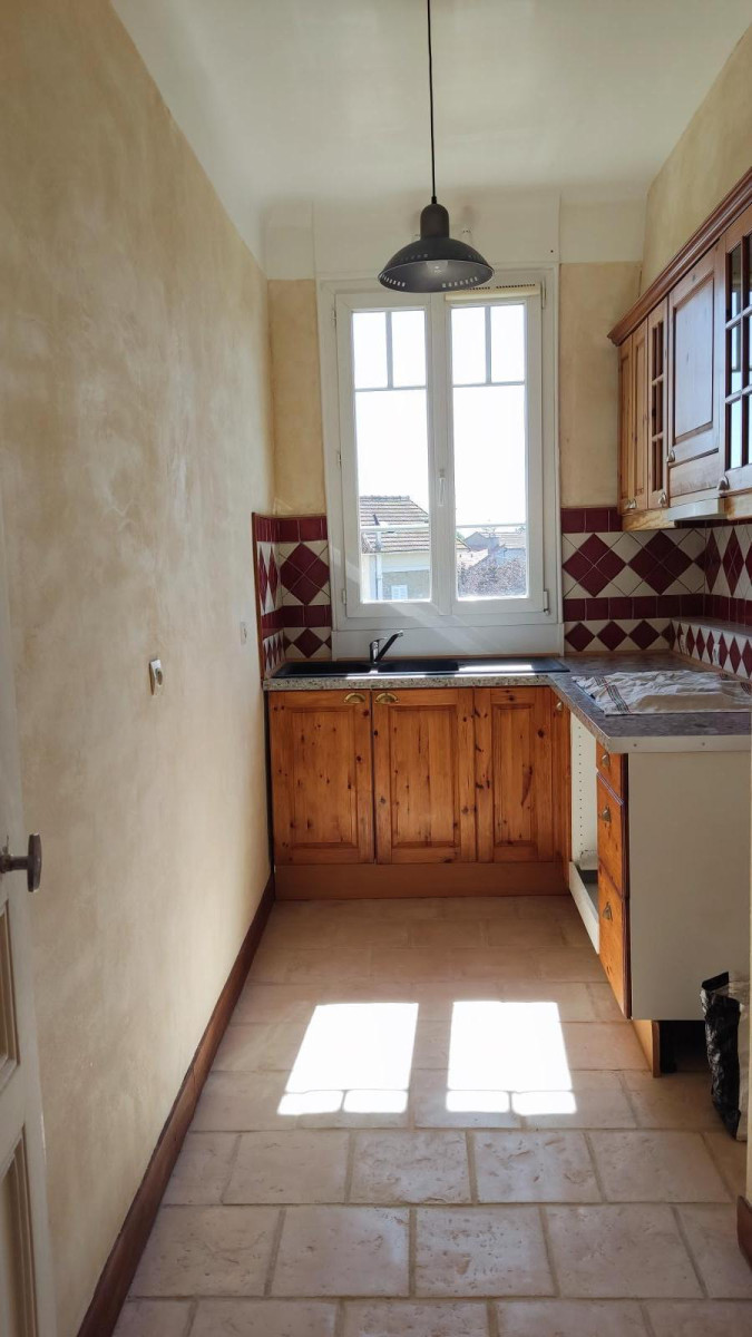 
                                                Location
                                                 Appartement T3, lumineux et charmant.