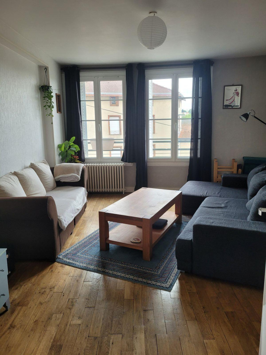 
                                                Location
                                                 Appartement T3 meublé 60m²