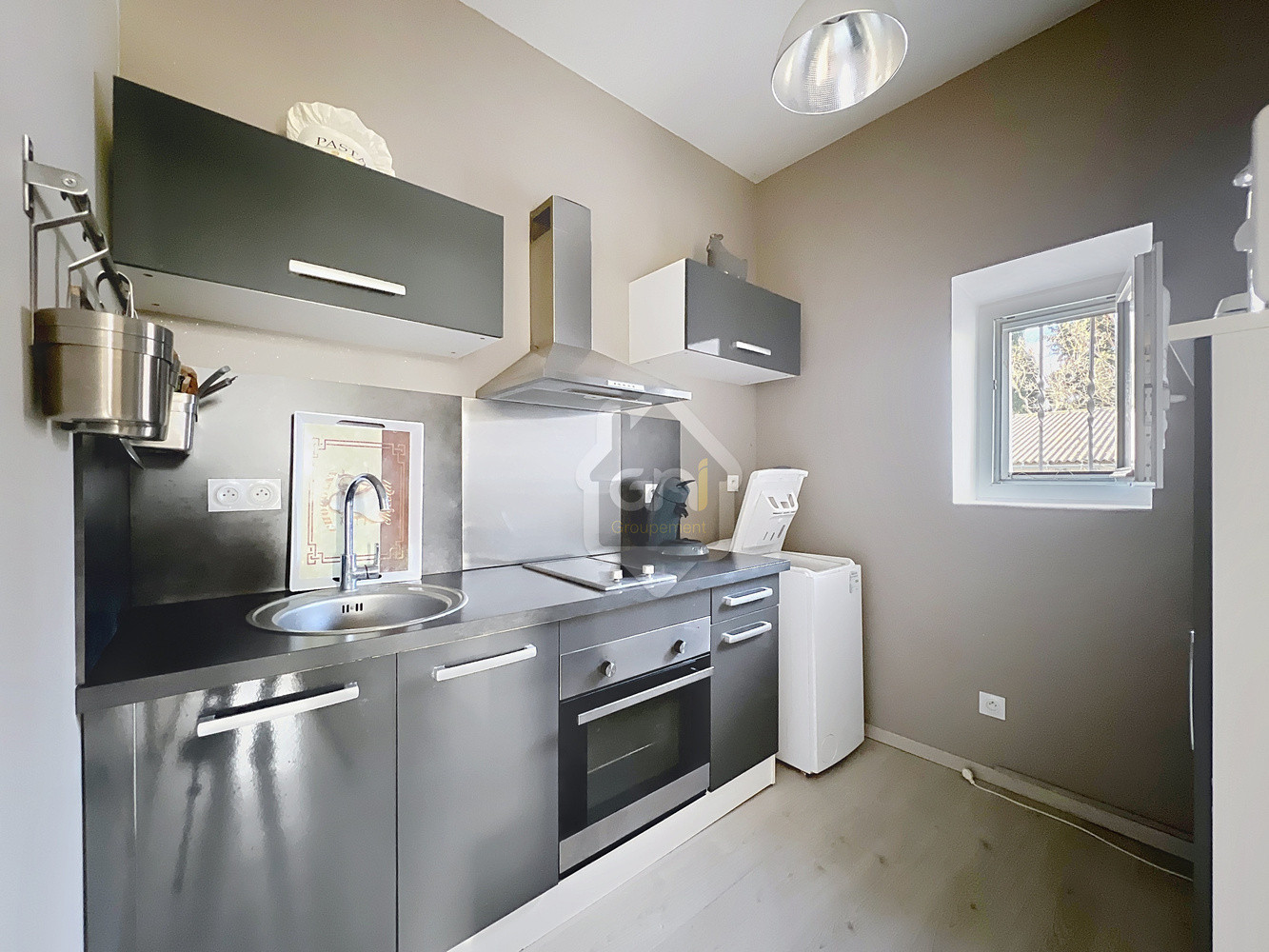
                                                Location
                                                 Appartement T3 meublé au 1er étage