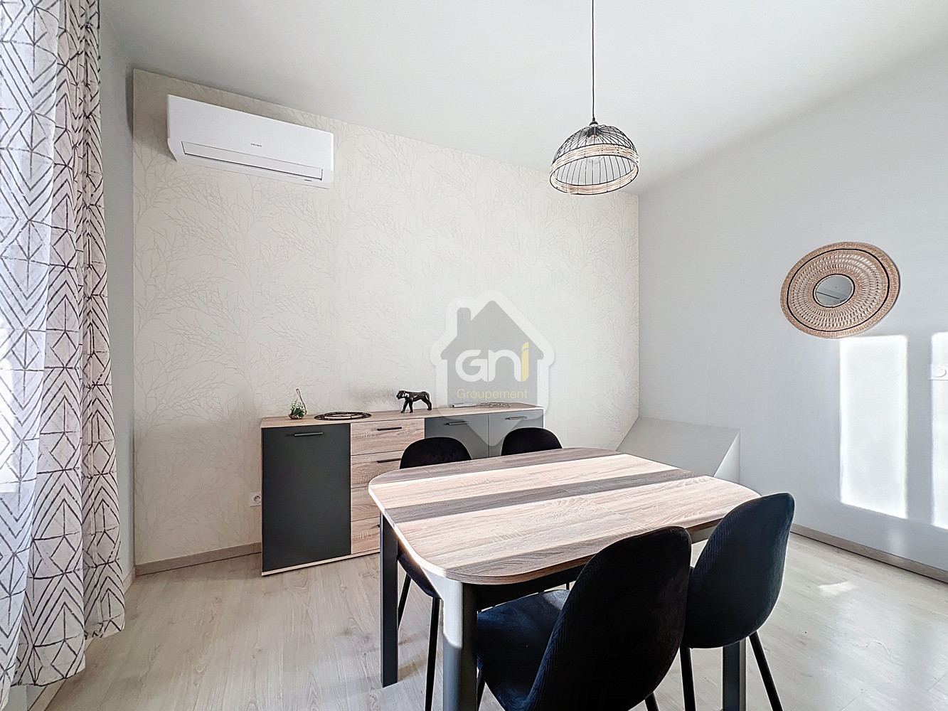 
                                                Location
                                                 Appartement T3 meublé au 1er étage