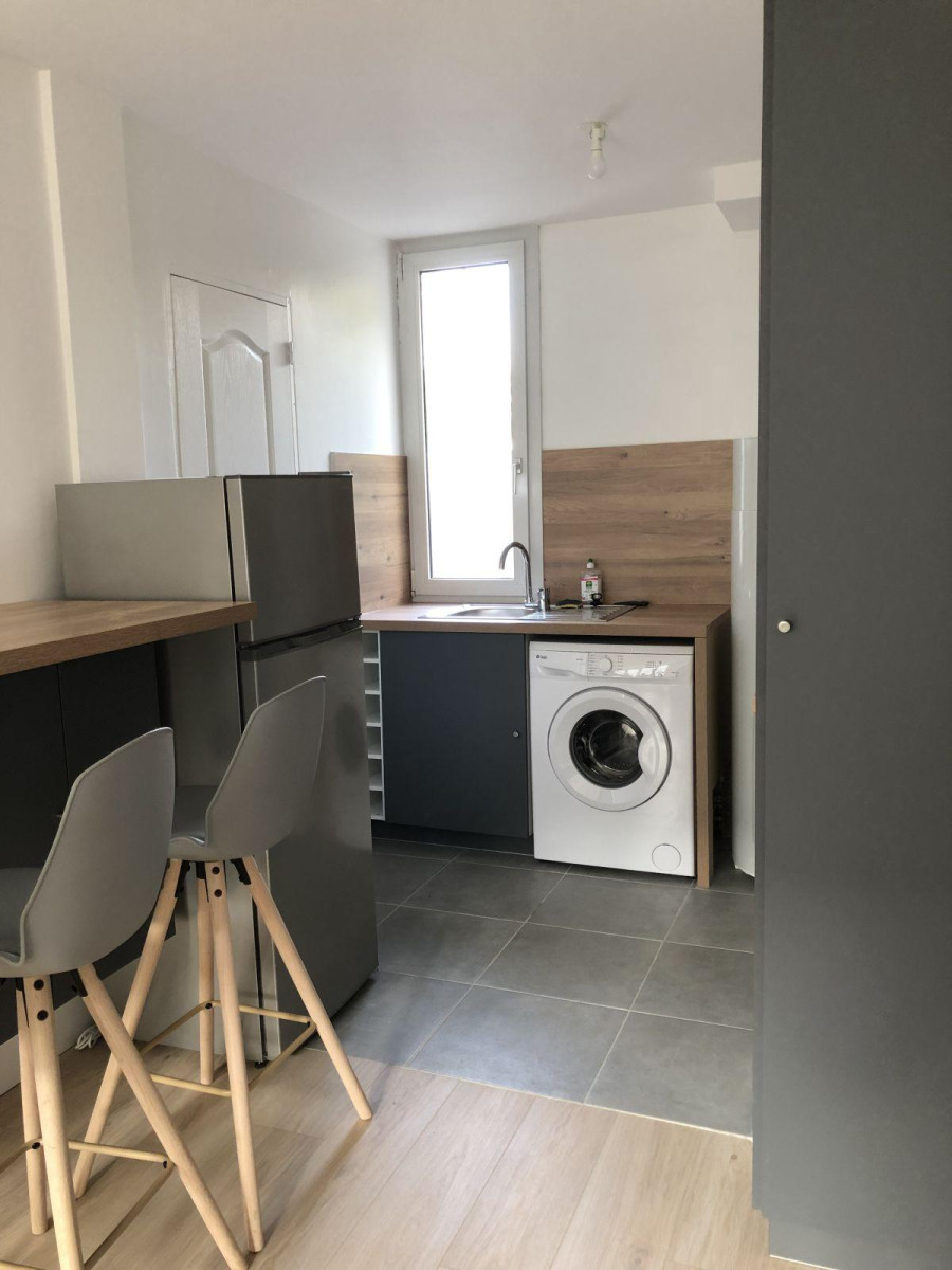 
                                                Location
                                                 Appartement T3, meublé, calme et lumineux