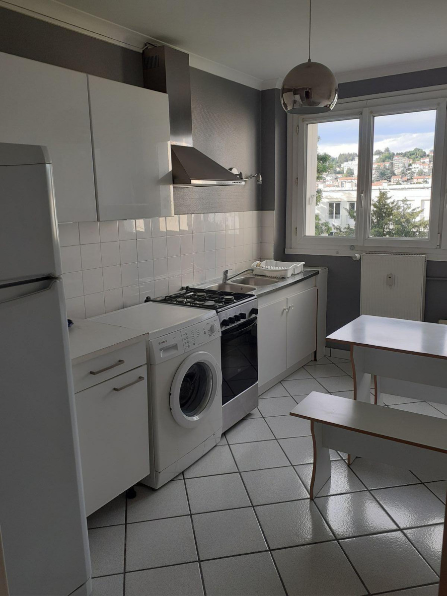 
                                                Location
                                                 Appartement T3 meublé idéal pour étudiants