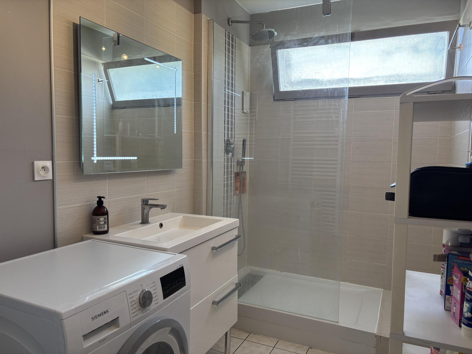 
                                                Location
                                                 Appartement T3 meublé, lumineux et fonctionnel