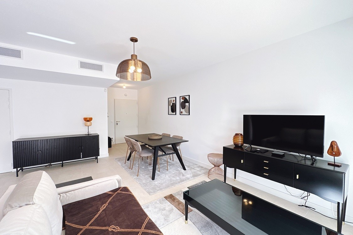 
                                                Location
                                                 Jardins De Borely